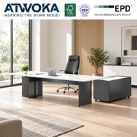 Ensemble de bureau de direction haut de gamme ATWOKA, poste de travail de bureau blanc à niveaux avec rangement sur pied mobile et prise de courant dissimulée