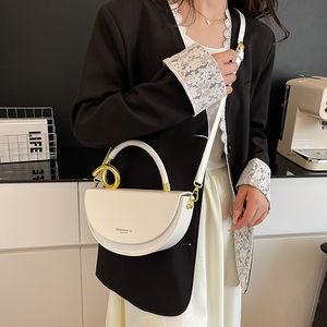 Borsa a <span class=keywords><strong>Tracolla</strong></span> all'Ingrosso di Grande Successo Firmata in Pelle PU Borsa Semicircolare Rigida Elegante e alla Moda da Donna - Product Image 2