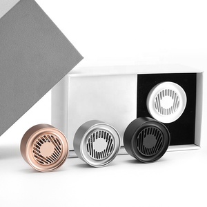 Rafraîchisseur d'air rose de luxe sur mesure OEM diffuseur de <span class=keywords><strong>parfum</strong></span> à ondes solides longue durée désodorisant de voiture Premium boîte-cadeau en métal - Product Image 5