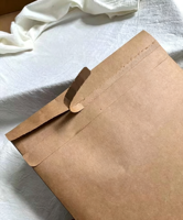 Sacs en papier kraft brun avec logo personnalisé, sacs d'emballage imprimés à plat pour l'expédition de vêtements en e-commerce