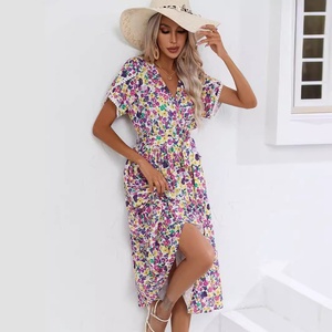 <span class=keywords><strong>Robe</strong></span> d'été <span class=keywords><strong>mi</strong></span>-<span class=keywords><strong>longue</strong></span> bohème en polyester pour femme, style européen et américain, à petites fleurs, col en V fendu, collection 2023, best-seller transfrontalier - Product Image 4