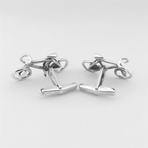 Proveedor de Mancuernillas Personalizadas, Mancuernillas de Plata con Forma de <span class=keywords><strong>Bicicleta</strong></span>, Diseño Creativo para Amantes del Ciclismo, Regalo para Hombre - Product Image 3