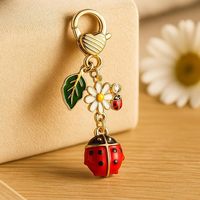 Gantungan Kunci Multi Charms Daun Ladybug Daisy Gaya Taman untuk Anak Perempuan dan Wanita