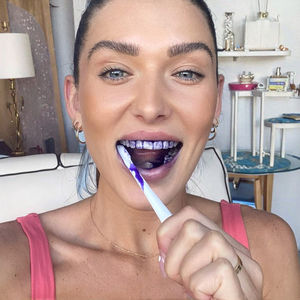 MEANSMILE <span class=keywords><strong>Mejor</strong></span> venta al por mayor 30ml Fluoruro <span class=keywords><strong>para</strong></span> uso doméstico Ilumina la sonrisa <span class=keywords><strong>Pasta</strong></span> <span class=keywords><strong>de</strong></span> <span class=keywords><strong>dientes</strong></span> púrpura orgánica - Product Image 4