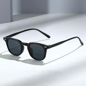 Lunettes de soleil rétro tendance personnalisées avec logo, dégradées, UV400, à rivets, carrées, pour hommes et femmes, vente en gros - Product Image 2