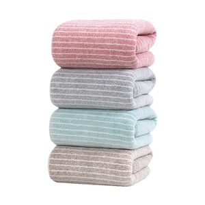 Serviette de bain en polaire corail tricotée warp 140x70cm rayée séchage rapide usage domestique - Product Image 5