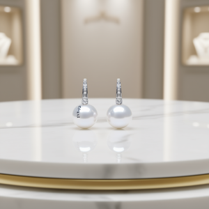 Orecchini di Perle Fl Eola in Oro Bianco con Diamanti Taglio Brillante Rotondo, Gioielli Classici da Sposa per Donne - Product Image 2