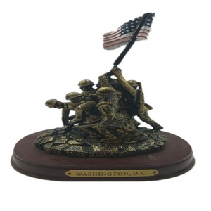Figura Decorativa de Metal Pintada a Mano, Estatua de Iwo <span class=keywords><strong>Jima</strong></span> con Base de Madera - Product Image 2