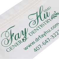 Pochette de rangement portable en polyester blanc lavable avec fermeture éclair, personnalisable avec logo, pour cliniques dentaires, cadeaux promotionnels et événements.