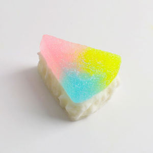 ของเล่นบีบเค้กกัมมี่สีชมพูรูปสายรุ้ง นุ่มพิเศษ สำหรับงานปาร์ตี้เด็ก - Product Image 1