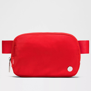 Sac banane de luxe sportif et personnalisable 1L pour filles, avec logo et motif personnalisés, sac de voyage à bandoulière à faible coût - Product Image 2