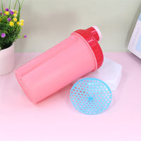 Bouteille de sport personnalisable 700 ml sans BPA, écologique, réutilisable et durable, avec tamis en plastique pour protéines, idéale pour adultes et camping