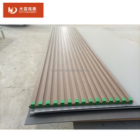 Panneau 3D moderne décoratif pour mur Usine chinoise Film PVC Panneau mural à lattes MDF pour l'intérieur pour chambre à coucher Chambre d'hôtel Salon Salle de sport