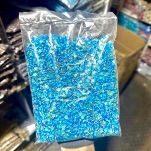 Venta al por mayor a granel de tachuelas termoadhesivas octogonales de 6mm azul real, de acrílico de base plana, estilo Buffalo Bills, para adornos de prendas, fabricante de pedrería - Product Image 4