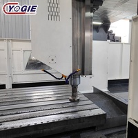 Centre d'usinage CNC de type portique à double colonne automatique Gmc3018 avec broche BT50