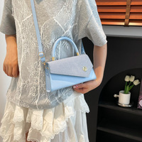 Nouveau sac à bandoulière chic pour femme de style coréen, design sous le bras, sensation luxueuse, mode de niche, en similicuir PU, sac fourre-tout d'été avec fermeture éclair