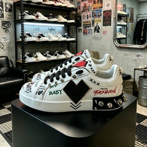 Zapatillas de skate de cuero con grafiti, estilo punk, con púas y tachuelas, diseño de corazón con purpurina, informales, para caminar, para parejas, estilo urbano - Product Image 2