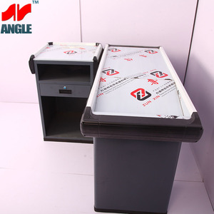 Tiền Mặt Kiểm Tra Truy Cập Trong Nhân Viên Thu Ngân Siêu Thị Của Châu Á Cổ Điển Cửa Hàng Bán Lẻ - Product Image 2