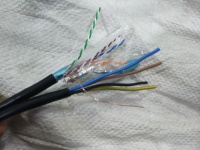 Kabel LAN Cat5e Tembaga + 2 Inti Tembaga Kabel Daya Terintegrasi