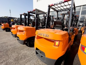 Montacargas Diésel SAFER de 3 Toneladas, Elevador Industrial con Capacidad de Carga de 3 Toneladas, Funcionamiento Estable para Almacén/Fábrica - Product Image 5