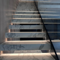 Escalier droit en métal avec éclairage LED intégré, en bois massif durable, de style moderne, en forme de L, pour appartement, conforme aux normes canadiennes
