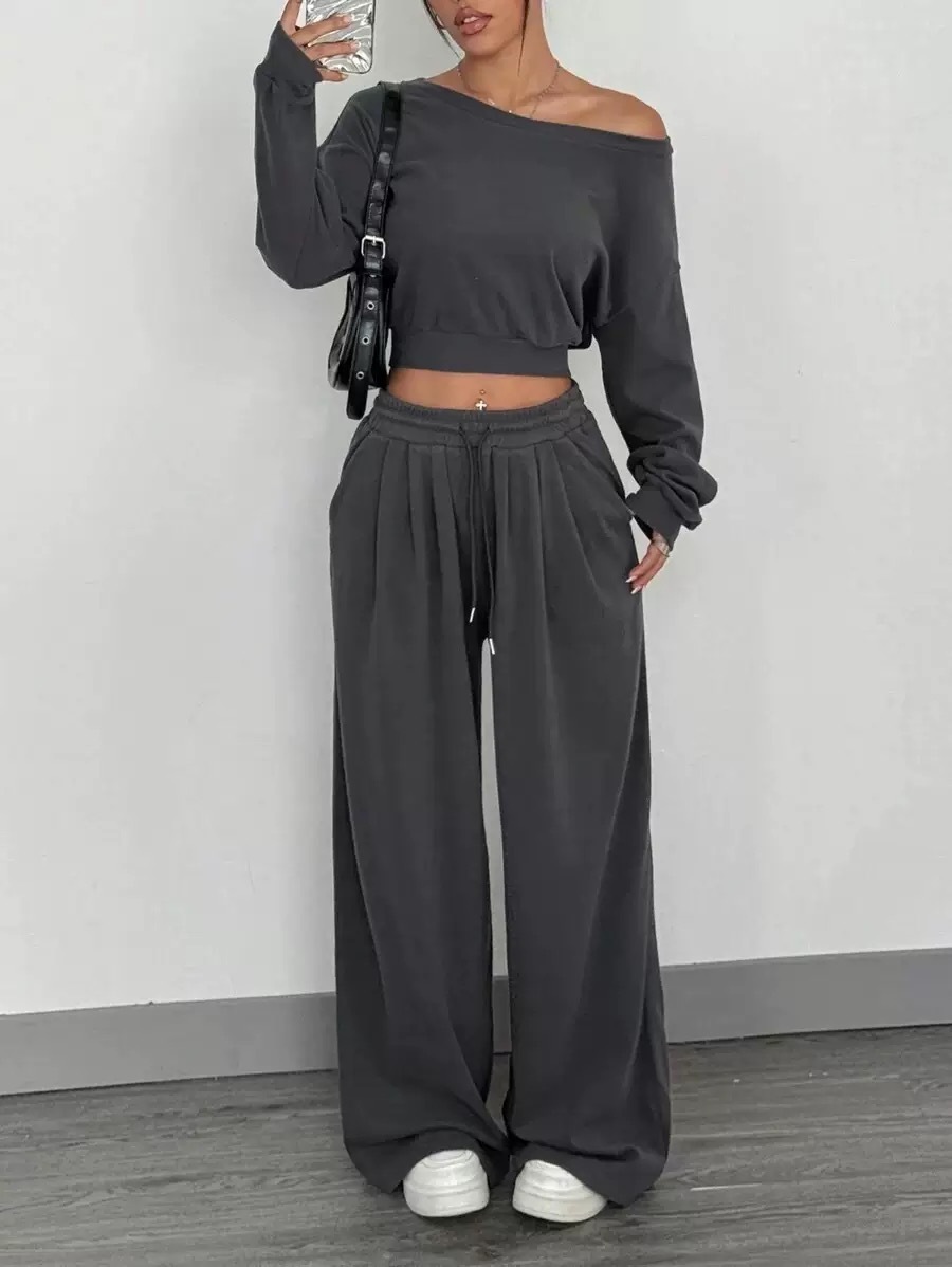 Gris oscuro