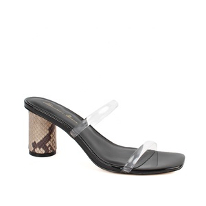Última moda de verano, Chanclas de PVC para mujer, Sandalias de tacón alto, tacón transparente esponjoso transparente con punta abierta y posición superior - Product Image 1