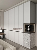 Armoire intégrée sur mesure de style scandinave avec panneau miroir pour l'organisation des vêtements dans la chambre de ville et la chambre d'amis