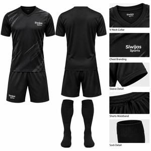 ชุดเสื้อฟุตบอลลำลองแบบกำหนดเอง 100% โพลีเอสเตอร์ คอวี แขนสั้น พร้อมกางเกงขาสั้นและถุงเท้า - Product Image 1