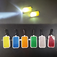 Cadeaux promotionnels personnalisés, lampe torche LED, avertissement nocturne, porte-clés de sécurité, lumière réfléchissante LED clignotante avec mousqueton