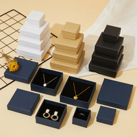 Boîtes d'Emballage de Bijoux avec Logo d'Entreprise Gratuites Organisateur de Bijoux Boîte à Colliers Emballage Cadeau Boucles d'Oreilles Boîtes en Carton