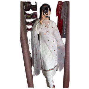 Conjunto de ropa de fiesta para mujer de diseñador Estilo elegante Top Pant Dupatta - Product Image 1