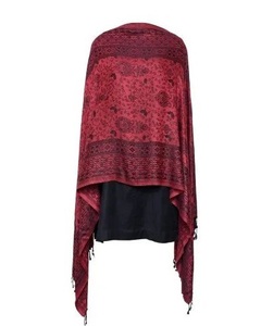 Étole classique en viscose tissée, longue et élégante pour femme, avec un tombé fluide, une texture douce et une finition texturée pour le quotidien - Product Image 1
