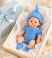 Poupée Reborn en Silicone de 8 Pouces avec Tenue Tricotée Bleue, Conception Flexible à Habiller, Jouet Compagnon pour Enfants, Idéal pour Petits Garçons et Filles