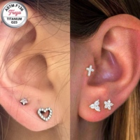 Boucles d'oreilles de piercing Freya en titane ASTM-F136 avec zircon, pour tragus, hélix, daith, lobe, et piercings de lèvre, labret, à dos plat