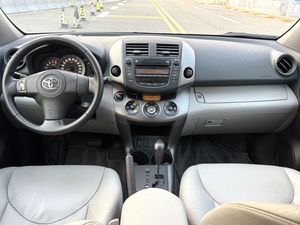 Toyota RAV4 d'occasion 2009 2.4L Automatique SUV LHD 5 places 4x4 170 CV Toit ouvrant panoramique Sièges en cuir Voiture économique pour l'Afrique - Product Image 4