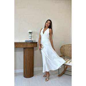 Robe de soirée élégante blanche en satin, sans bretelles, coupe trapèze, dos nu, taille naturelle, anti-plis - Product Image 4