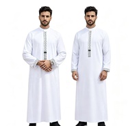 Robe décontractée blanche brodée pour homme, style africain ample, best-seller tendance, vêtements musulmans pour hommes