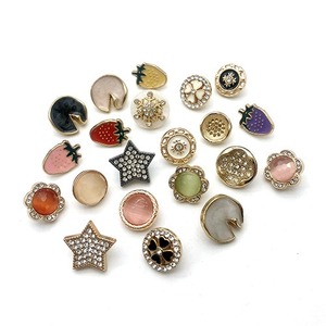 Oem ODM thiết kế Kẽm hợp kim đồng thau Kim Loại May nút bấm Stud nút <span class=keywords><strong>prong</strong></span> kim cương may nút cho quần áo may mặc - Product Image 2