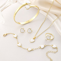 Ensemble de bijoux cœur populaire européen et américain, best-seller transfrontalier, en alliage, comprenant bracelet, boucles d'oreilles, collier et bague, avec pierre en zircon