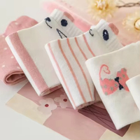 Maßgefertigte Mehrfarbige Logo-Atmungsaktive Antibakterielle Baumwoll-Knöchelsocken für Damen mit Körper- und Bündeldesign für den Täglichen Gebrauch