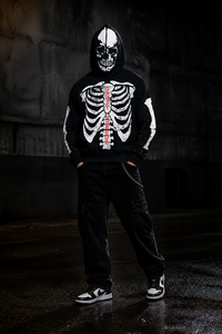 <span class=keywords><strong>Felpa</strong></span> Oversize <span class=keywords><strong>Nera</strong></span> <span class=keywords><strong>con</strong></span> Cappuccio da Uomo, Stampa Teschio e Grafica Toracica, Stile Streetwear, <span class=keywords><strong>con</strong></span> Maniche Effetto Osso e Schizzi di Vernice - Product Image 5