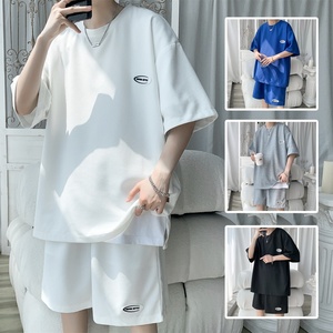 Ensemble de sport décontracté deux pièces pour homme grande taille, été, t-shirt tricoté respirant à manches courtes et short imprimé de cinq pouces - Product Image 1