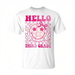 Camiseta para niña de tercer grado, diseño de cara sonriente a cuadros rosa, regreso a la escuela, diseño de tercer grado - Product Image 2