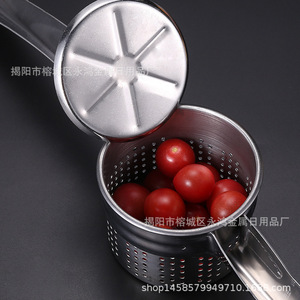 Prensa manual de acero inoxidable para papas y ajos con tapa para uso en la cocina - Product Image 1