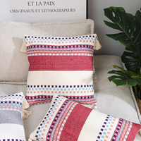 Housse de coussin de canapé en coton teint en fil marocain, taie d'oreiller décorative jacquard avec pompons