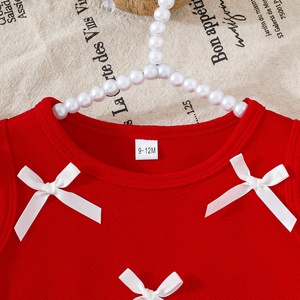 Set Estivo per Bambine con Decorazione a Fiocco, Due Pezzi: Canotta Rossa Senza Maniche e Pantaloncini - Product Image 3