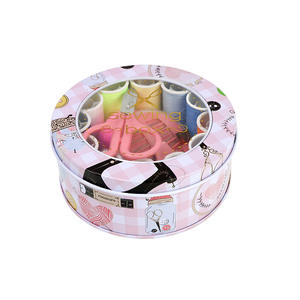 Boîte à couture portable en métal, kit complet d'outils de réparation à domicile avec fils, aiguilles et ciseaux, étui de réparation miniature multifonctionnel - Product Image 1