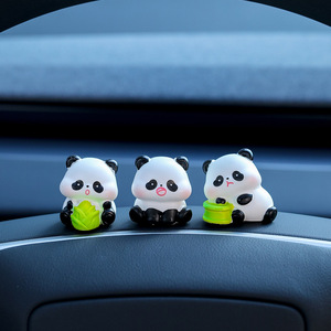 Ensemble Mini Panda en résine, décorations pour tableau de bord de voiture, ornement de panneau de console centrale de dessin animé pour la décoration intérieure automobile - Product Image 4
