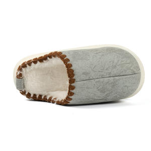 Chaussons d'intérieur en peluche chauds et légers pour femme – Confortables et doux – Idéaux pour l'hiver - Product Image 3